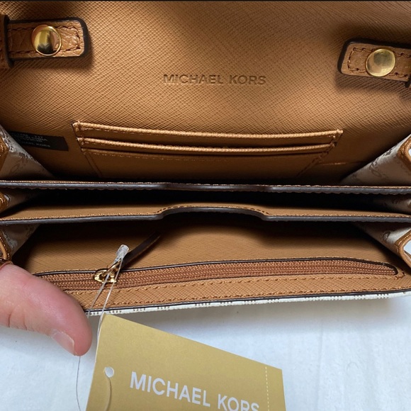 NWT Michael Kors leather crossbody purse - Picture 4 of 6